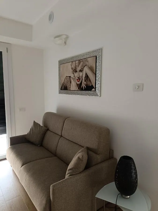 Appartamento Eden House Lecco 0*,  Italia